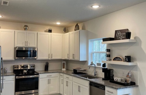 West Akron House | Modern 3Bdrm Home | Family-Friendly, Close to Zoo