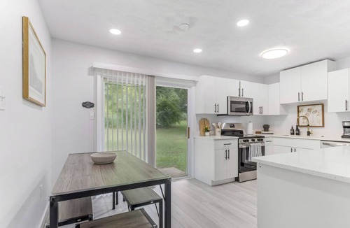 Arcadia House | Modern 3BR with Game Room, Sleeps 8, Family-Friendly