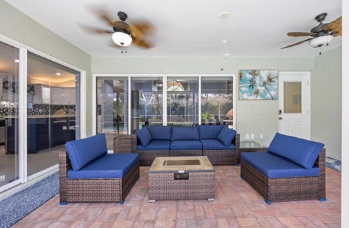 Greenview Shores Apartment | Modern 4BR in Central Wellington- Walk to Shops
