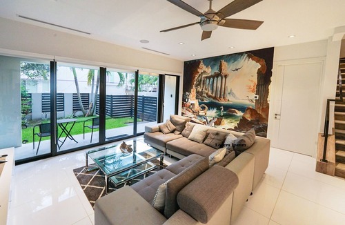 Colee Hammock House | Modern 5BR Townhome 25mins to HardRock FIFA WorldCup, 5mins to the beach