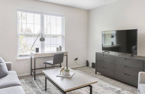 Lewis Center Apartment | Modern Apartment in Prime Location (ID3447X43)