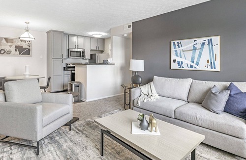 Lewis Center Apartment | Modern Apartment in Prime Location (ID3447X43)