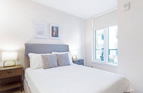Downtown Vancouver Apartment | Modern Apartment in Prime Location (ID9173X17)
