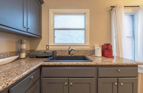 Wilshire Center Apartment | Modern Apartment in Korea Town