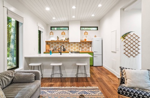New Plymouth Cabin | Modern Boho Bungalow |Hottub & fireplace