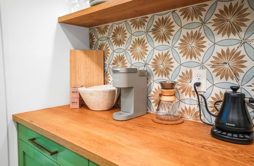 New Plymouth Cabin | Modern Boho Bungalow |Hottub & fireplace