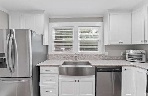 Gantt House | Modern bungalow. Lots of Parking. 10 min to Downtown Greenville. Pet Friendly.