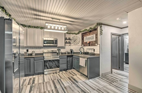 Central Apartment | Modern Central Apartment w/BBQ Patio & Yard!