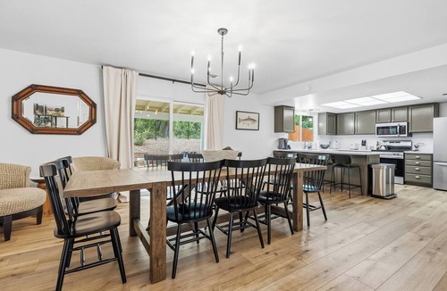 Girvan House | Modern Comforts at Olney Creek Outpost