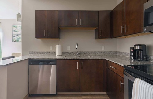 Downtown Columbus Apartment | Modern Downtown Luxury Apartment
