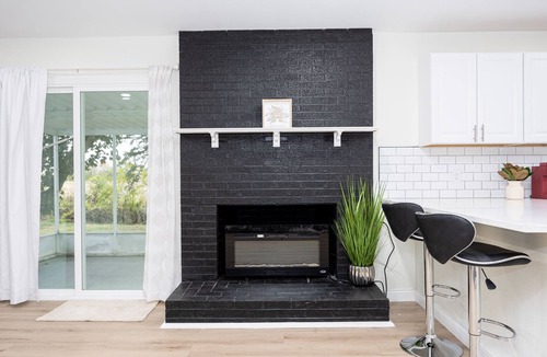 Norwich House | Modern Elegance Spacious 4BR with Hot Tub and screened porch & Pool Table