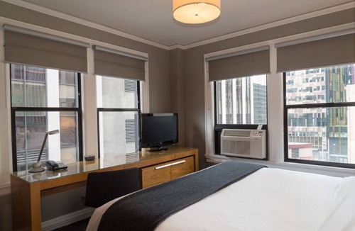 Belltown Hotel | Modern King | Original Artwork & Seattle Views