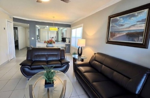 South Bradenton Condo | Modern Lakeview Resort Retreat Near IMG & Anna Maria Beaches w/Pools & Hot Tubs
