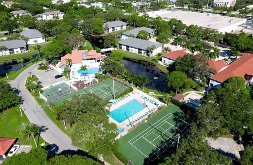 South Bradenton Condo | Modern Lakeview Resort Retreat Near IMG & Anna Maria Beaches w/Pools & Hot Tubs