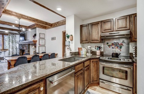Edwards Condo | Modern Rustic 1BR | Cozy Fireplace & Hot Tub