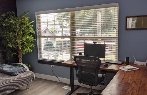 Nashport House | Modern & spacious 5-bedroom home w/jacuzzi - minutes from the lake!