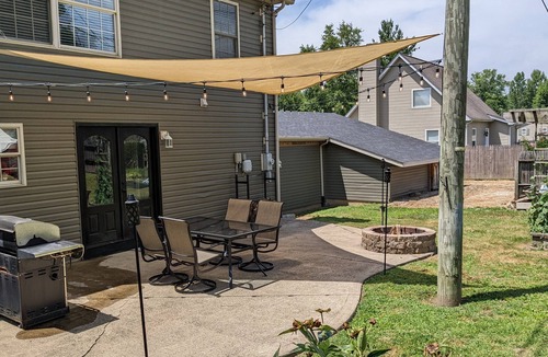 Nashport House | Modern & spacious 5-bedroom home w/jacuzzi - minutes from the lake!