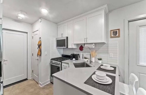 Atlantic Apartment | Modern Studio by Light Rail Kitchen, Parking, AC, W/D