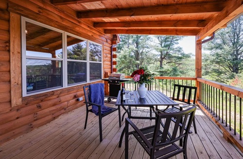 Logan Cabin | Moonshine Mountain Lodge - Inn &Spa at Cedar Falls