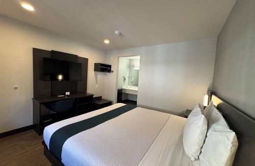 North Long Beach Hotel | Motel 6 Bellflower, CA - Los Angeles