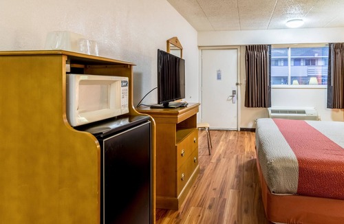 Grove City Hotel | Motel 6 Grove City, OH
