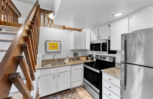 Mount Adams Apartment | Mt. Adams 1BR | Free Parking