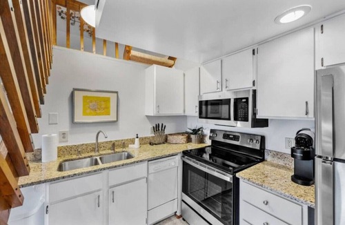 Mount Adams Apartment | Mt. Adams 1BR | Free Parking
