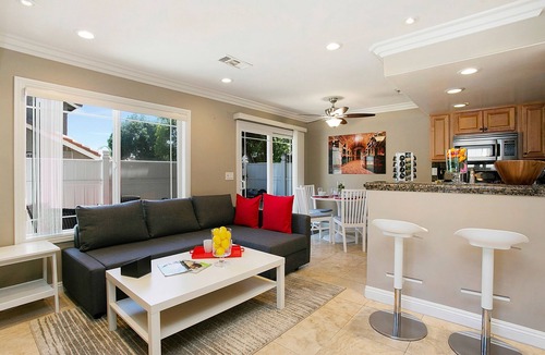 Downtown Apartment | Multi-level 2br-fast Wifi-free Parking -cm-1