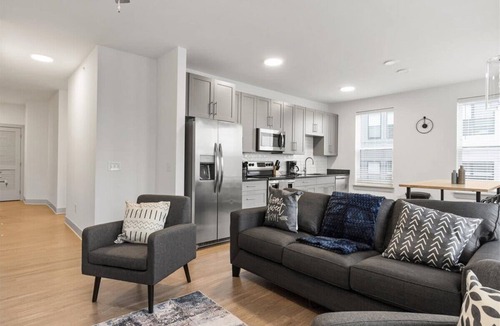 East Walnut HIlls Apartment | New 6BR/BA combined Apartments Near DT Cincinnati