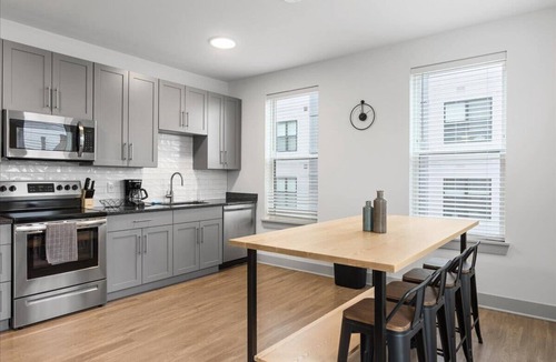 East Walnut HIlls Apartment | New 6BR/BA combined Apartments Near DT Cincinnati