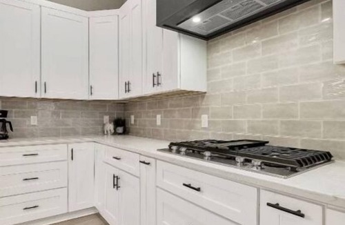 Downtown Columbus House | New Build- Luxury Spacious Home- 3 Living rooms Safe neighborhood w/kids park.