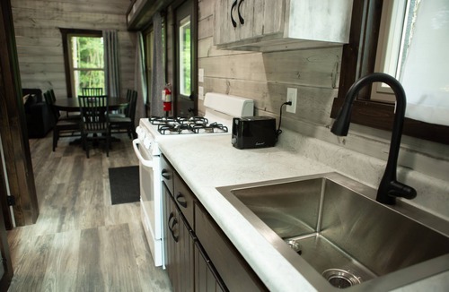 Sugarcreek House | New cabin in Amish Country, pond, fishing, secluded