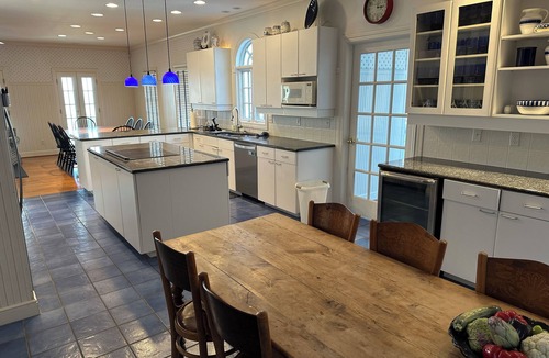 Gypsum House | NEW LISTING - SEIZE THE DAY 8 Br/3.5 Ba lakefront home sleeps up to 18