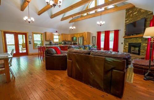 Dahlonega House | New Listing! Two Cabins with Hot Tubs - Playground