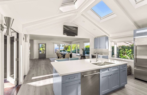 La Jolla Shores House | New Luxe Remodel,Walk to Beach, Ocean Views, Spa