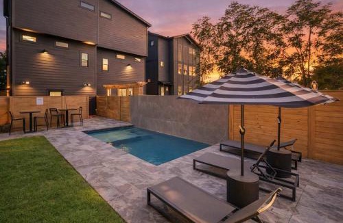 Haynes Area House | NEW Modern Multi-Level Home PoolTable & Rooftop