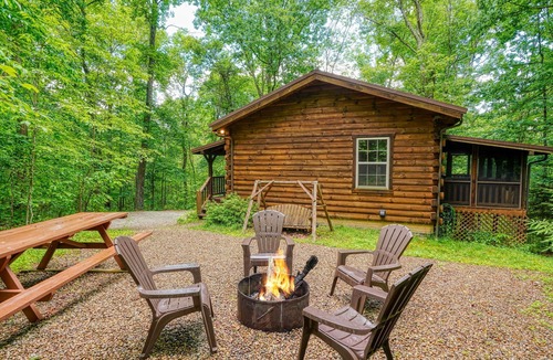 Creola Cabin | New+ Updated. Hot Tub. Near Trails. Game Room. Firepit. Secluded 8 acres