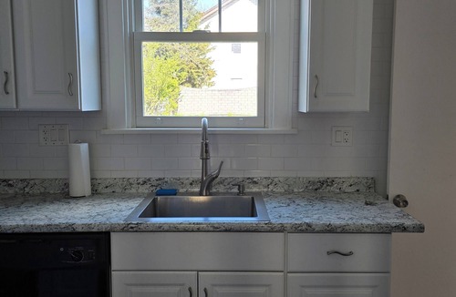 Roselawn Finance House | Newly furnished charming oasis 2-bedroom house in fabulous Norwood with WiFi, AC