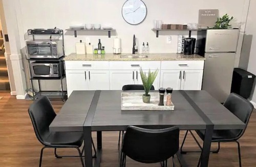 Westlake House | Newly Renovated Private Cozy & Conveniently Located