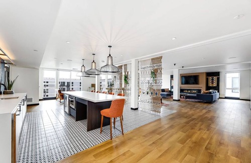 Mann Apartment | Nice Central District Studio w/Gym, near Parks & Dining, by Blueground