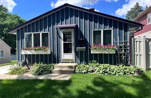 St. Anthony Cabin | Northwoods cabin style home w/laundry kitchen yard
