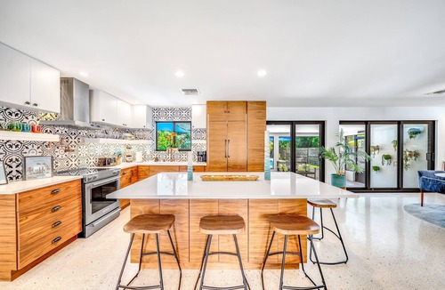 South Corals House | Oasis Heated Pool+Hot Tub! Wilton Drive & Beach!