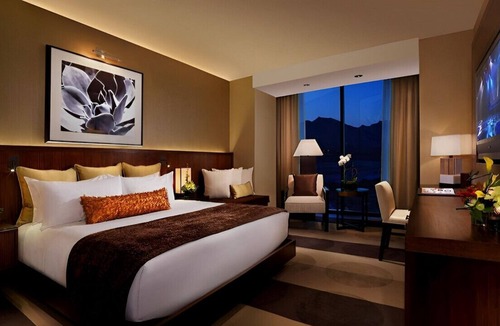 Aliante Sun City House | Oasis of Tranquility W/ Excellent Room Service!