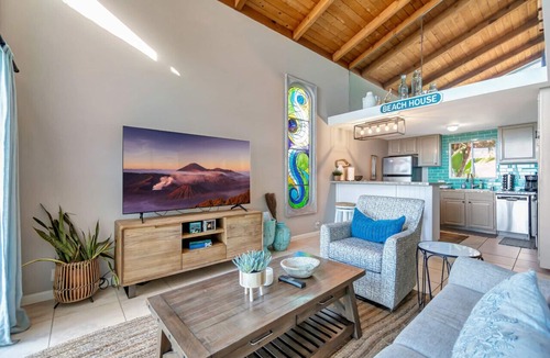 South Laguna Villa | OCEAN FRONT! Private stairs from home to BEACH! Unit A