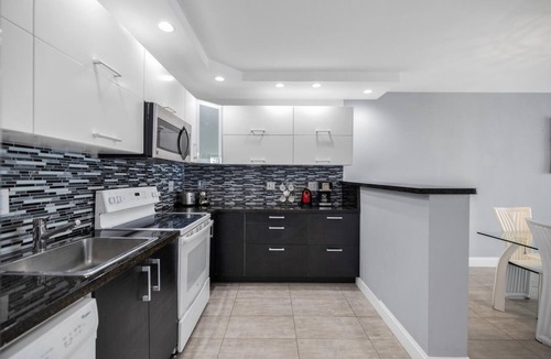 Sunny Isles Beach Condo | Ocean View, 1BD+1.5BA, Steps To Beach. Heated Pool. Ocean reserve