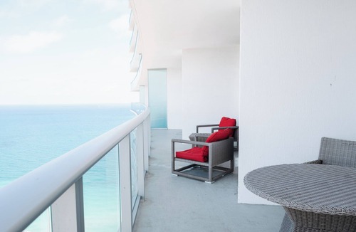 Hollywood South Central Beach Apartment | Oceanfront 36th Floor Condo with Stunning Views Resort and Beach Access