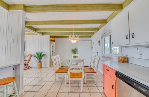 Inlet Harbour House | Oceanfront, Four BedroomThree Bathroom (Ground Level space)