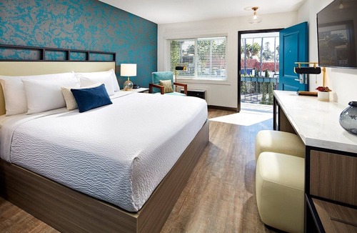 Beach Barber Tract Hotel | Oceanfront Retreat | 1 Unit | Steps from La Jolla Shores Beach
