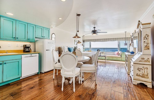 Diamond Head - Kapahulu - St. Louis Condo | Oceanfront w/Sunset Views Condo at the Colony Surf Full Kitchen and Parking