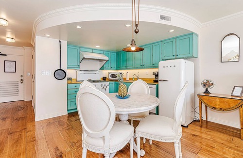 Diamond Head - Kapahulu - St. Louis Condo | Oceanfront w/Sunset Views Condo at the Colony Surf Full Kitchen and Parking